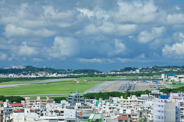 宜野湾市街とアメリカ海兵隊の普天間基地
(c)NOBUAKI SUMIDA/SEBUN PHOTO