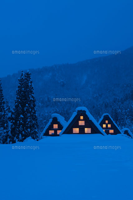 雪の白川郷の夕景
(c)NOBUAKI SUMIDA/SEBUN PHOTO