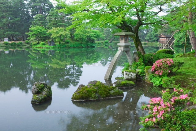 新緑の兼六園と徽軫灯籠
(c)NOBUAKI SUMIDA/SEBUN PHOTO