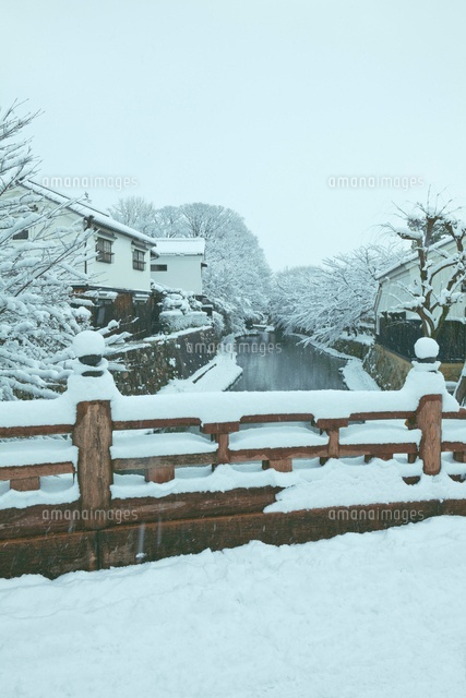 雪の八幡掘と明治橋
(c)NOBUAKI SUMIDA/SEBUN PHOTO
