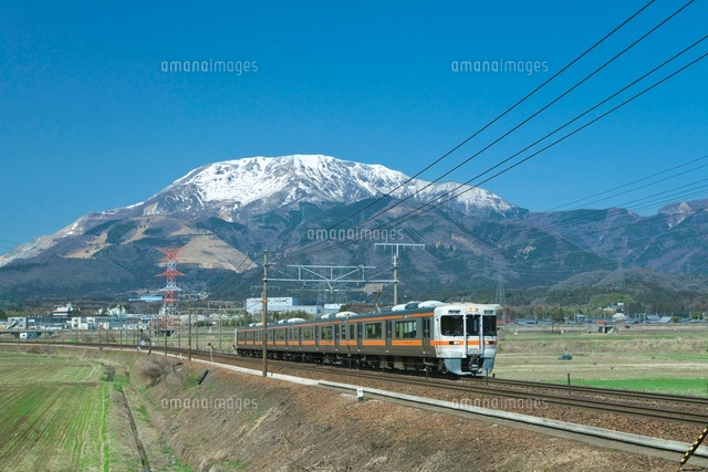 雪の伊吹山とJR東海道本線
(c)NOBUAKI SUMIDA/SEBUN PHOTO