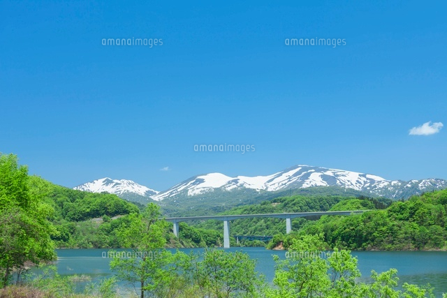 新緑の湯殿山と姥ケ岳と月山
(c)NOBUAKI SUMIDA/SEBUN PHOTO