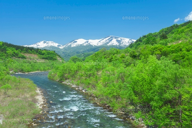 新緑の湯殿山と姥ケ岳と月山
(c)NOBUAKI SUMIDA/SEBUN PHOTO