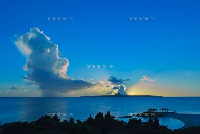伊江島とエメラルドビーチの夕景
(c)NOBUAKI SUMIDA/SEBUN PHOTO