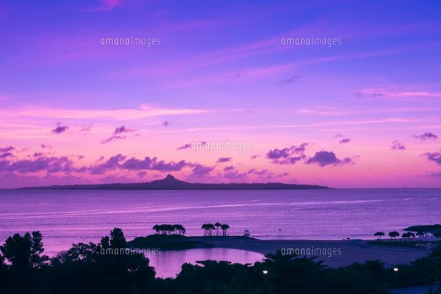 伊江島とエメラルドビーチの夕景
(c)NOBUAKI SUMIDA/SEBUN PHOTO