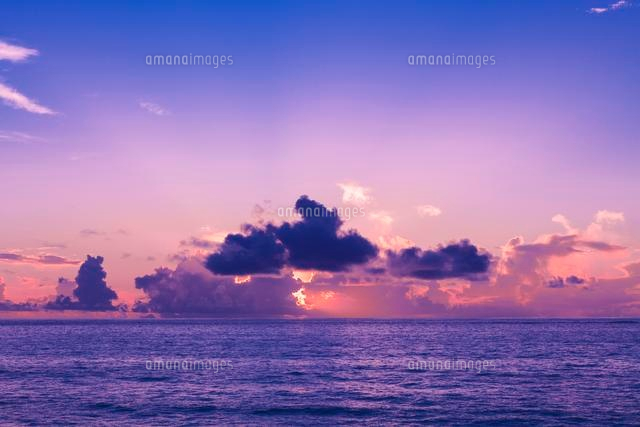 大金久海岸の朝日と積乱雲
(c)NOBUAKI SUMIDA/SEBUN PHOTO