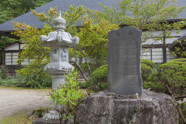 戊辰戦争殉難殉節供養の碑と本堂
(c)NOBUAKI SUMIDA/SEBUN PHOTO