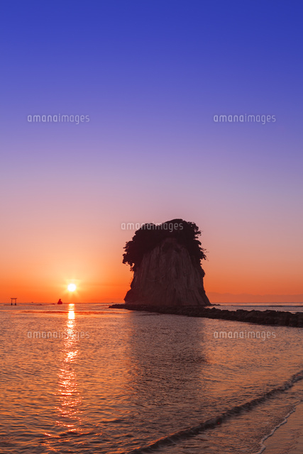 見附島の朝日
(c)NOBUAKI SUMIDA/SEBUN PHOTO