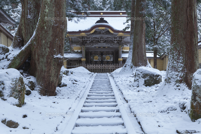 雪の永平寺の唐門
(c)NOBUAKI SUMIDA/SEBUN PHOTO