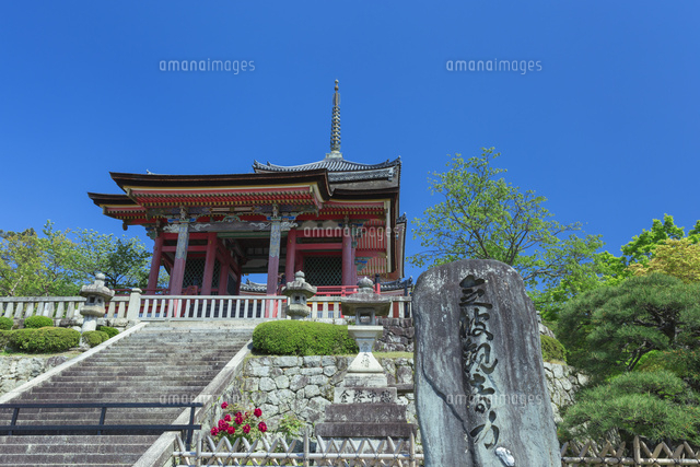 新緑の清水寺西門と三重塔
(c)NOBUAKI SUMIDA/SEBUN PHOTO