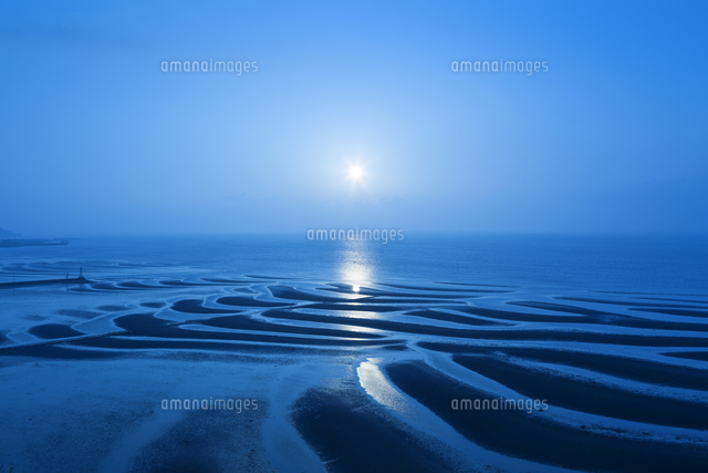 御輿来海岸の干潟と夕日
(c)NOBUAKI SUMIDA/SEBUN PHOTO