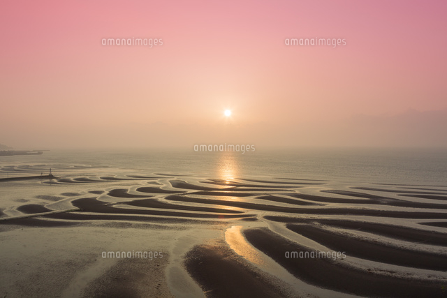 御輿来海岸の干潟と夕日
(c)NOBUAKI SUMIDA/SEBUN PHOTO