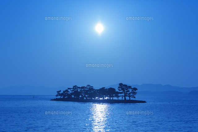 宍道湖の夕日と嫁ヶ島
(c)NOBUAKI SUMIDA/SEBUN PHOTO