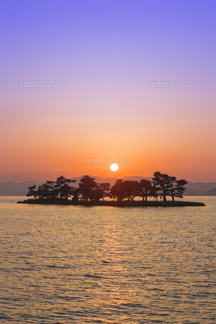 宍道湖の夕日と嫁ヶ島
(c)NOBUAKI SUMIDA/SEBUN PHOTO