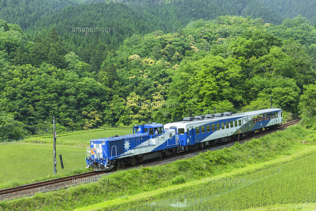 JR木次線の奥出雲おろち号
(c)NOBUAKI SUMIDA/SEBUN PHOTO