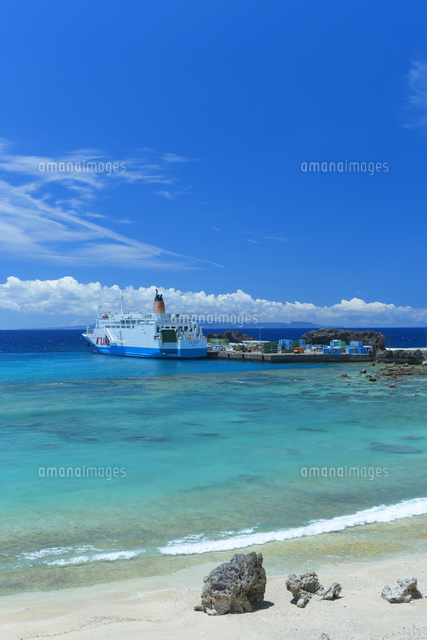 与論港と定期船と沖縄本島
(c)NOBUAKI SUMIDA/SEBUN PHOTO