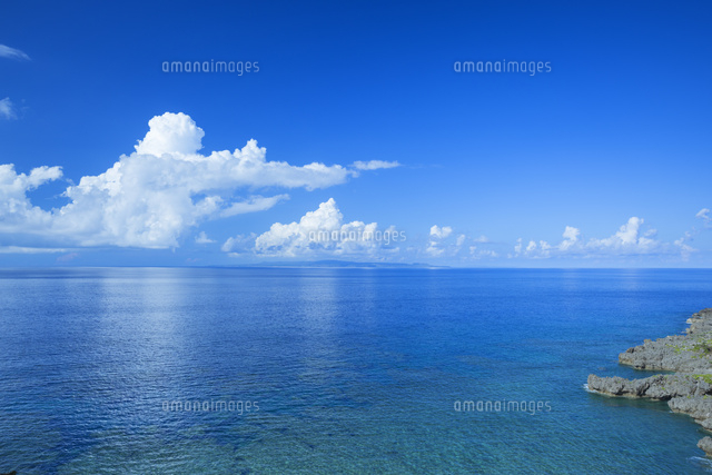 サンゴ礁と積乱雲と沖縄本島
(c)NOBUAKI SUMIDA/SEBUN PHOTO