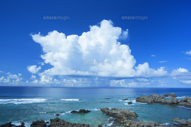 前浜海岸と積乱雲と沖縄本島
(c)NOBUAKI SUMIDA/SEBUN PHOTO
