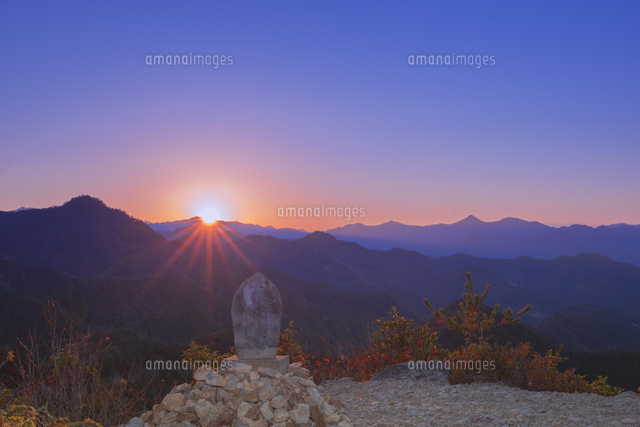 秋の熊野古道百間ぐらの夕日
(c)NOBUAKI SUMIDA/SEBUN PHOTO