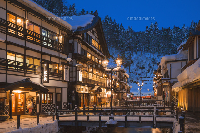 雪の銀山温泉の夕景
(c)NOBUAKI SUMIDA/SEBUN PHOTO