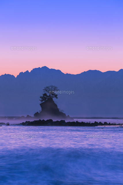 雨晴海岸と立山連峰の朝
(c)NOBUAKI SUMIDA/SEBUN PHOTO