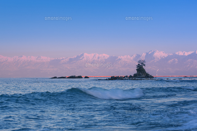 雨晴海岸と立山連峰の夕景
(c)NOBUAKI SUMIDA/SEBUN PHOTO