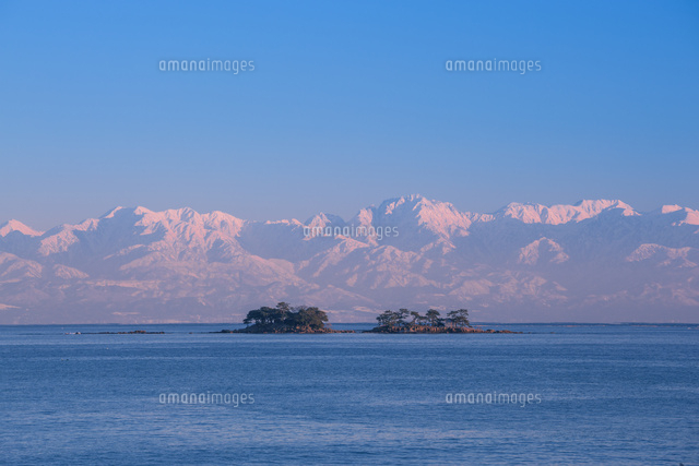 立山連峰と虻ヶ島の夕景
(c)NOBUAKI SUMIDA/SEBUN PHOTO