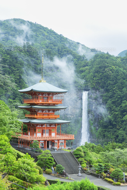 雨の青岸渡寺三重塔と那智滝
(c)NOBUAKI SUMIDA/SEBUN PHOTO