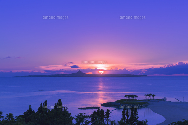 伊江島と海洋博公園の夕日
(c)NOBUAKI SUMIDA/SEBUN PHOTO