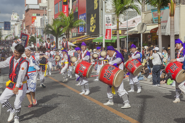 一万人のエイサー踊り隊
(c)NOBUAKI SUMIDA/SEBUN PHOTO