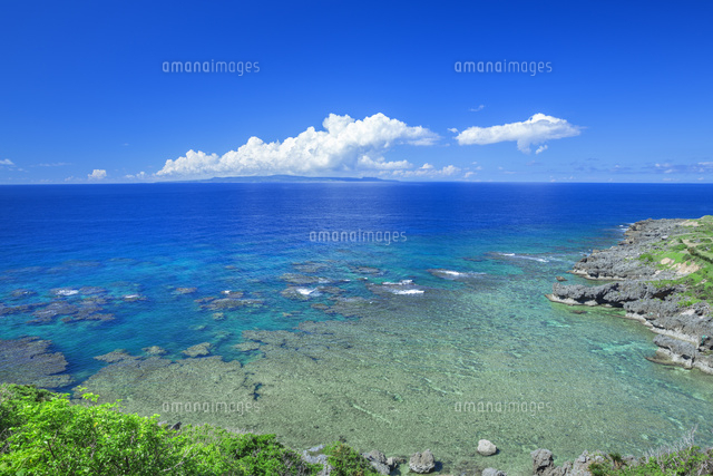 沖縄本島と積乱雲とサンゴ礁
(c)NOBUAKI SUMIDA/SEBUN PHOTO