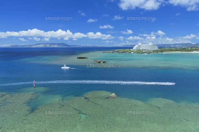 万座の海と積乱雲
(c)NOBUAKI SUMIDA/SEBUN PHOTO