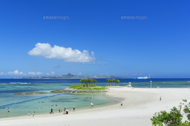 エメラルドビーチと伊江島
(c)NOBUAKI SUMIDA/SEBUN PHOTO