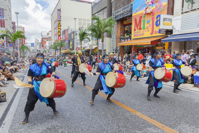 一万人のエイサー踊り隊
(c)NOBUAKI SUMIDA/SEBUN PHOTO