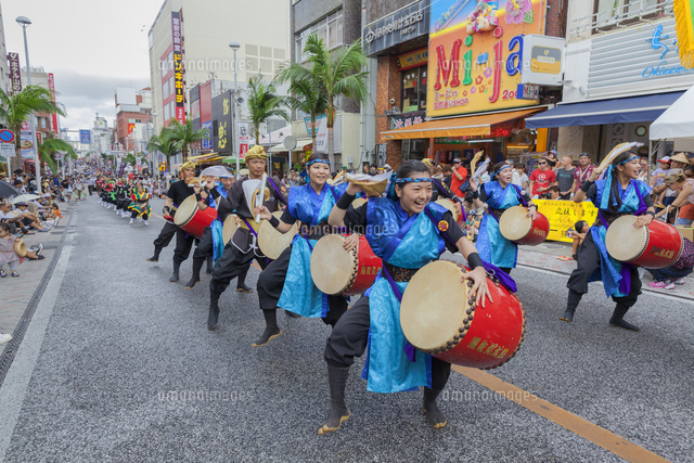 一万人のエイサー踊り隊
(c)NOBUAKI SUMIDA/SEBUN PHOTO