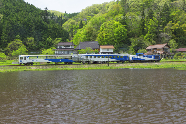 新緑の奥出雲おろち号
(c)NOBUAKI SUMIDA/SEBUN PHOTO