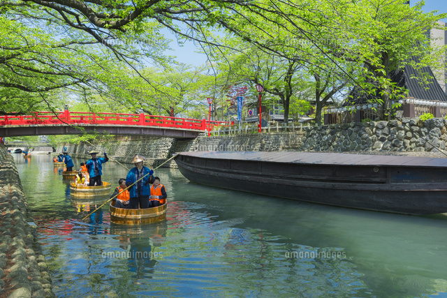新緑のたらい舟川下り
(c)NOBUAKI SUMIDA/SEBUN PHOTO