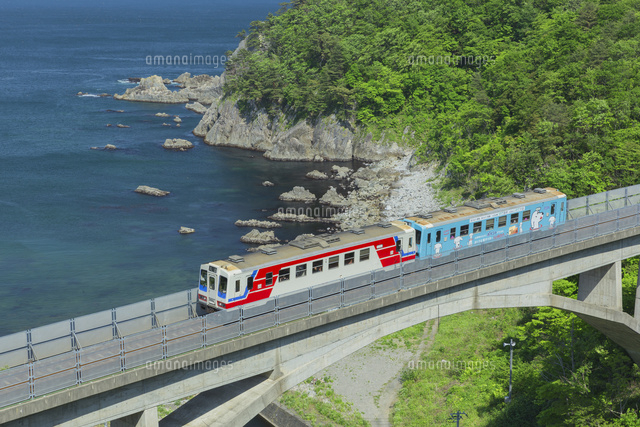 新緑の三陸鉄道
(c)NOBUAKI SUMIDA/SEBUN PHOTO