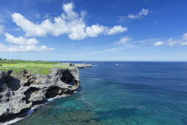 万座毛と海と積乱雲
(c)NOBUAKI SUMIDA/SEBUN PHOTO