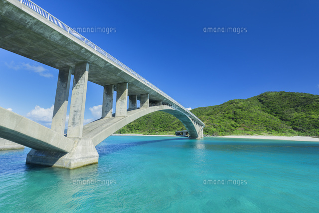 阿嘉(あか)大橋と慶留間島(げるまじま)
(c)NOBUAKI SUMIDA/SEBUN PHOTO
