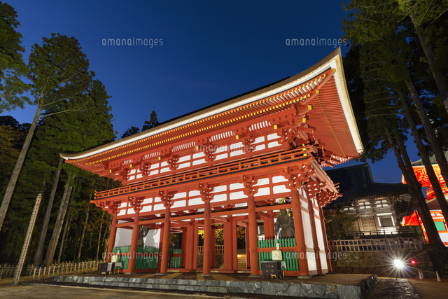 高野山の中門の夕景
(c)NOBUAKI SUMIDA/SEBUN PHOTO