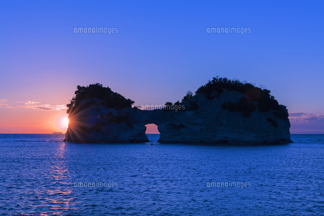 円月島の夕日
(c)NOBUAKI SUMIDA/SEBUN PHOTO