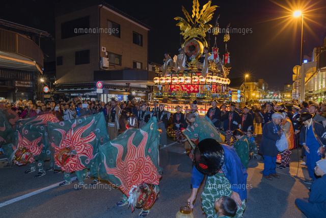 秋の高山祭の夜景
(c)NOBUAKI SUMIDA/SEBUN PHOTO