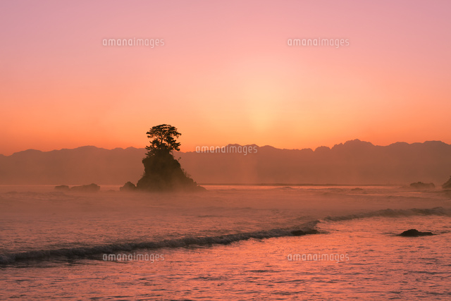 雨晴海岸の朝
(c)NOBUAKI SUMIDA/SEBUN PHOTO