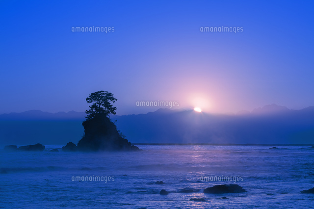 雨晴海岸の朝日
(c)NOBUAKI SUMIDA/SEBUN PHOTO