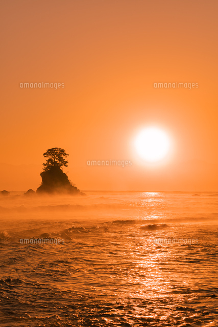 雨晴海岸の朝日
(c)NOBUAKI SUMIDA/SEBUN PHOTO