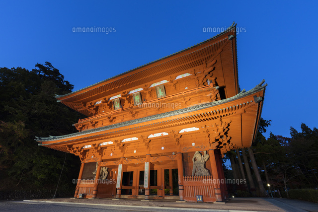 高野山の大門の夕景
(c)NOBUAKI SUMIDA/SEBUN PHOTO