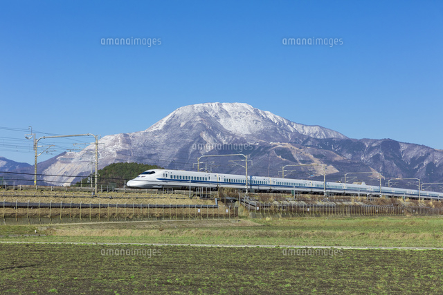 伊吹山と東海道新幹線
(c)NOBUAKI SUMIDA/SEBUN PHOTO