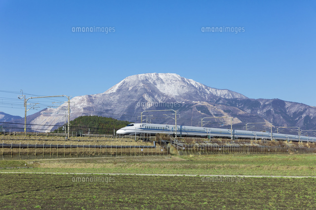 伊吹山と東海道新幹線
(c)NOBUAKI SUMIDA/SEBUN PHOTO