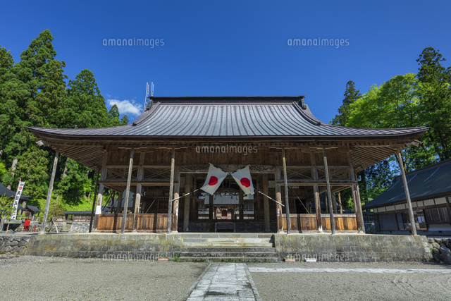 新緑の長瀧白山神社の拝殿
(c)NOBUAKI SUMIDA/SEBUN PHOTO
